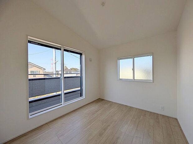 広々バルコニーから、たっぷり太陽の恵みが得られます。