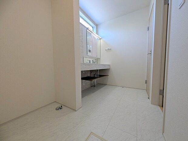 ドライヤーの風に包まれながら、今日一日の終わりを感じる。そんな、地味だけど決して無くてはならない、名脇役。