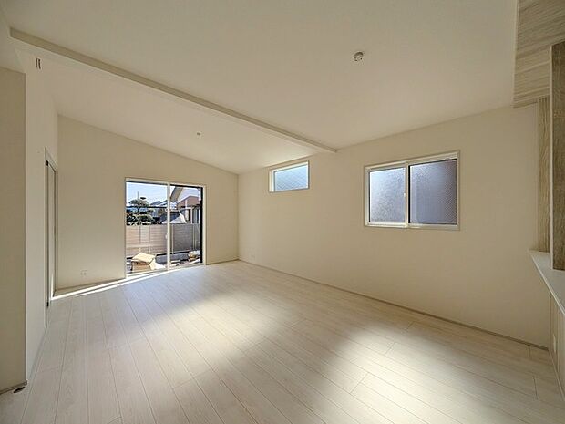 開放的なこの空間がお客様をお出迎えします。ＬＤＫは19帖。 