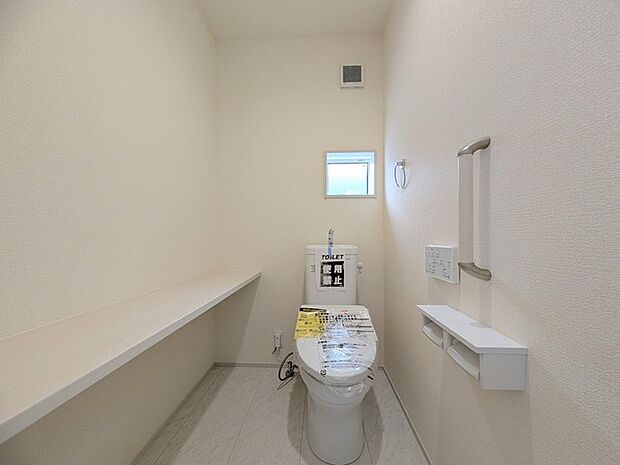 お掃除らくらく。便座脇の操作盤をなくした、リモコンタイプのお手洗い。 