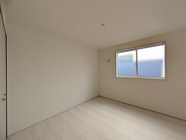 今からここを誰のお部屋にしようか、そんな洋室。 