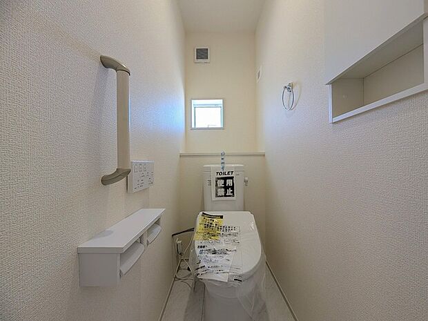 注目度の高いお手洗い。ちゃんとウォシュレット機能ついてます。 