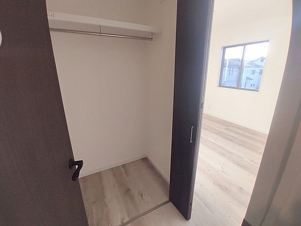 部屋ごとに設けた収納は、住みやすさへのこだわり。