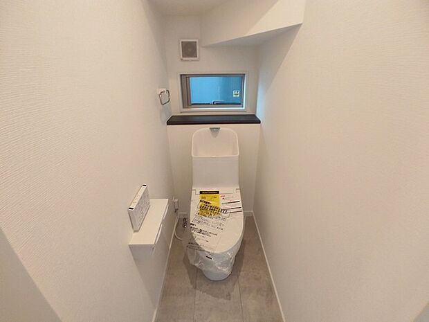 ウォシュレット機能付き。憩いの場としてひそかに注目度の高いお手洗いにもご注目ください。