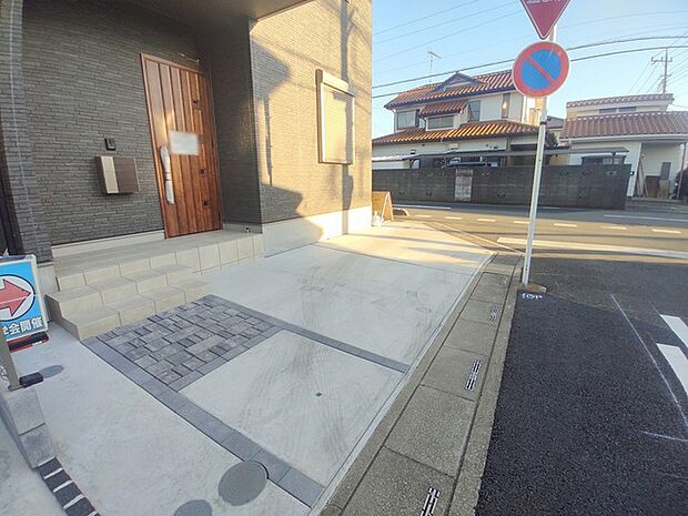 セカンドカーにも便利、駐車1台可の敷地。 