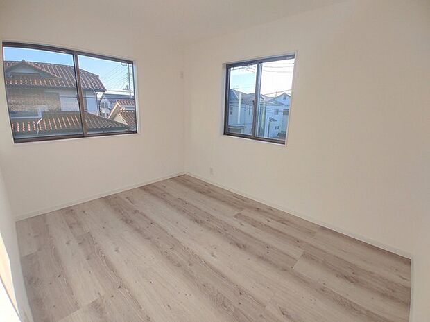 たっぷりの陽光と、心地よい風が舞い込みます。