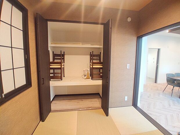 LDK+隣接和室、開放すれば広々空間に。おもてなしスペースにもどうぞ。