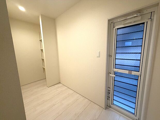 キッチン後ろには大きなパントリースペース〇