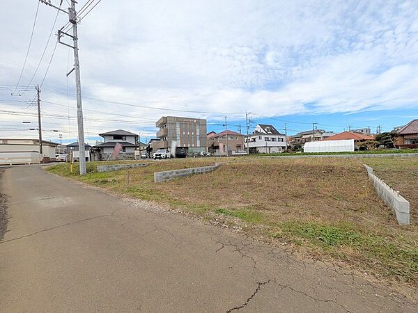 敷地281m2、芝生の庭が入る余裕の広さ。