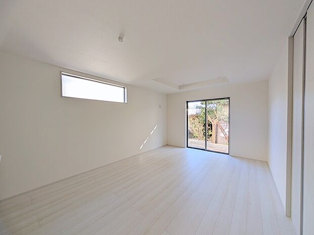 ご家族みんながゆったりくつろげる広々リビング。 