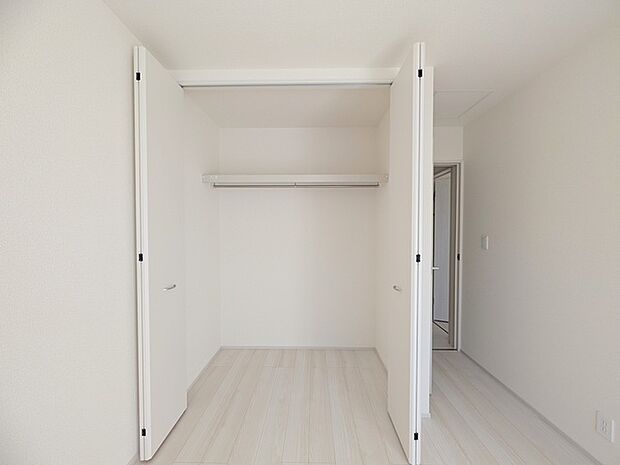 たっぷり収納で、お部屋の中はいつもキレイに片付きそうですね。 