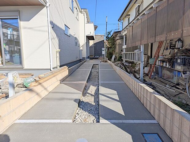 ゆったり駐車スペース、2台可。