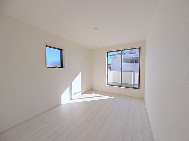 ベランダの向きも、リビングの大きな窓も南に向けました。