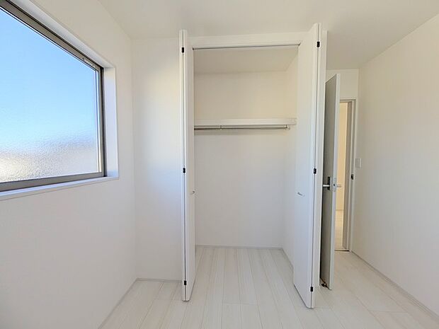 全居室収納スペース付きの物件です。 