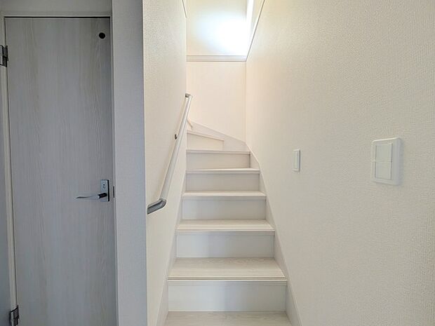 階段。手すり付き