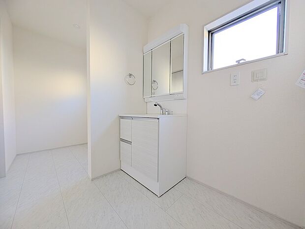 ドライヤーの風に包まれながら、今日一日の終わりを感じる。そんな、地味だけど決して無くてはならない、名脇役。