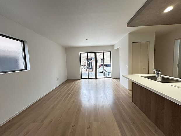 解放感あふれるリビングは、自然に光と風に恵まれます。