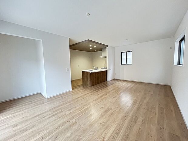 開放的なこの空間がお客様をお出迎えします。LDKは17.5帖。