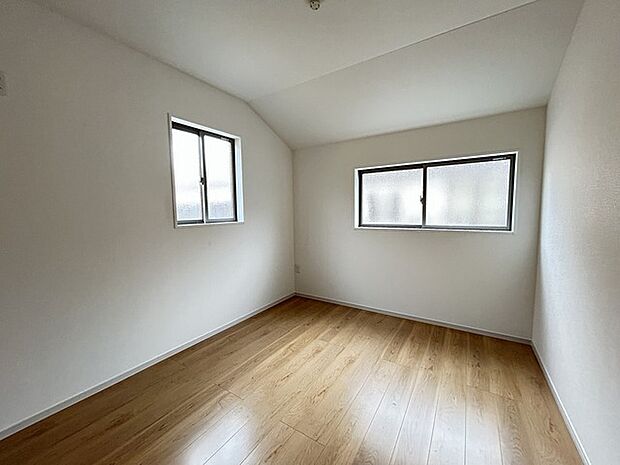 たっぷりの陽光に包まれる明るい住まいが、ここにあります。