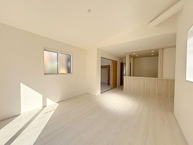 開放的なこの空間がお客様をお出迎えします。LDKは17帖。