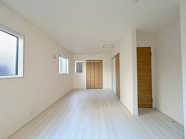 将来は間仕切りで。洋間二部屋分に対応可能な洋室。