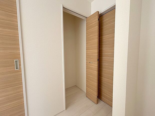 「LDKのここにも収納!」と思える場所に。あるとうれしい共用収納。