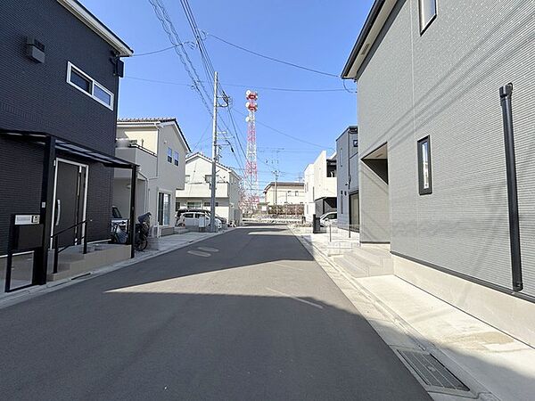 駐車が苦手な方にも嬉しい、前面6ｍ道路に面した住まい。