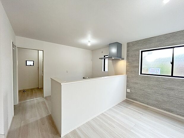 たっぷりの陽光と、心地よい風が舞い込みます。