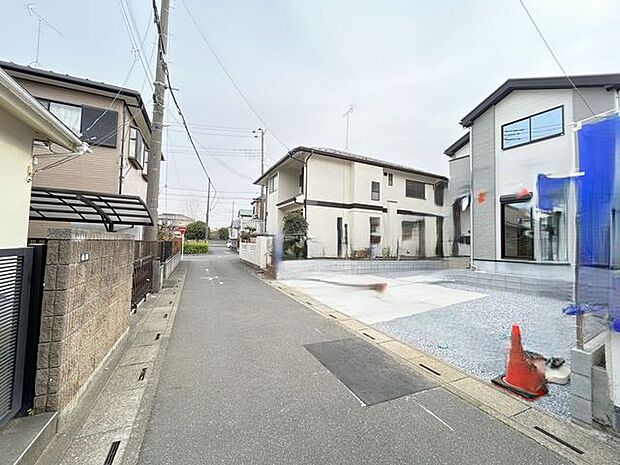 幅員こそやや狭くても、その分交通量が少なくて安心。 