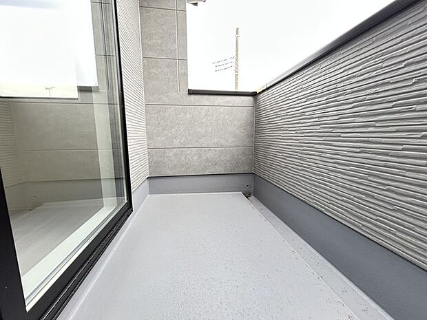 南向きバルコニーでお洗濯ものはいつもカラッと乾きます。