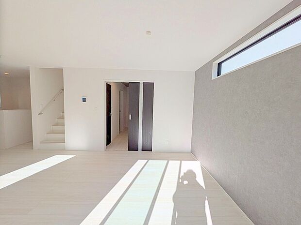 ご家族みんながゆったりくつろげる広々リビング。 