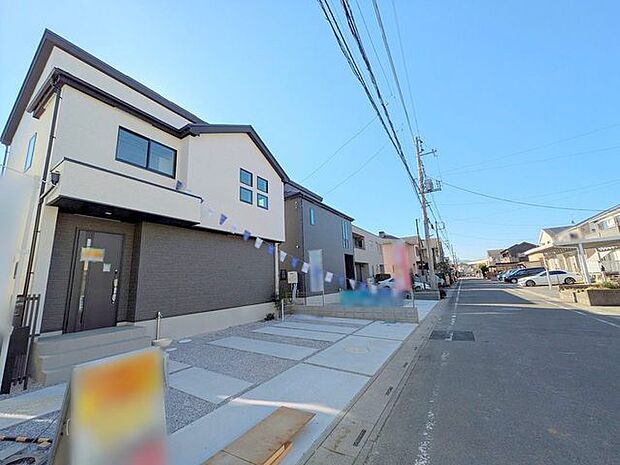 駐車場は2台まで駐車可能。マイカーの車幅もお確かめください。 