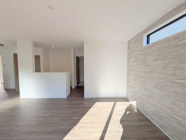 大画面ＴＶの配置も可能なワイドリビングは約20帖。 