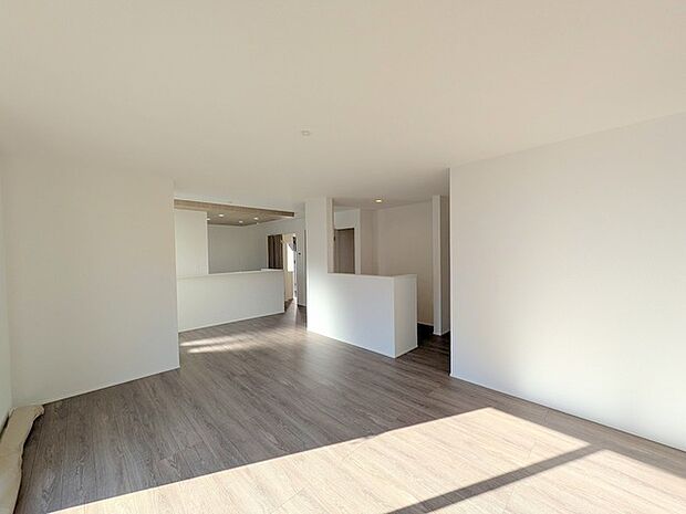 リビングは家具の配置も思いのまま。自由度が高い設計です。 