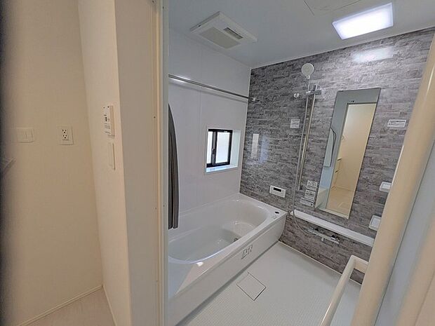 お洗濯ものもカラッと乾くのがうれしい、浴室乾燥機。換気機能も良好なので、その快適さにびっくりすると思います。 