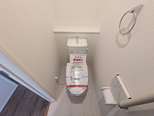 注目度の高いお手洗い。ちゃんとウォシュレット機能ついてます。 