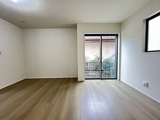 家族が自然に集りそうな広さが魅力のＬＤＫ。 