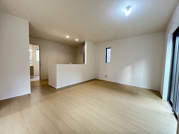 日当たりのいいリビングは心地よく、落ち着いて暮らせます。