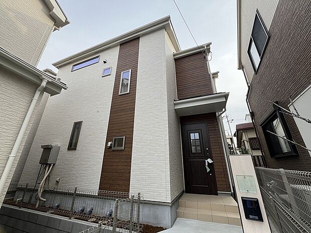 駅徒歩12分の近さ。通勤通学に便利で、駅周辺の生活施設も利用しやすい。