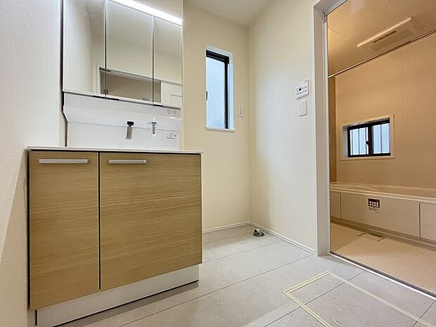 ドライヤーの風に包まれながら、今日一日の終わりを感じる。そんな、地味だけど決して無くてはならない、名脇役。