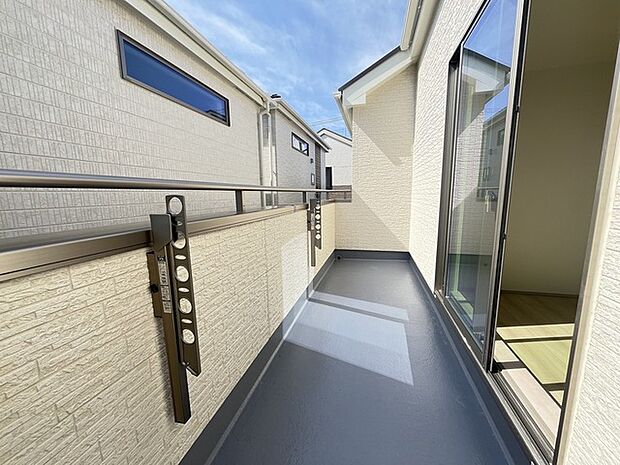 ゆとりの広さを確保したバルコニー。お布団を干すのも、この広さならラクラク。