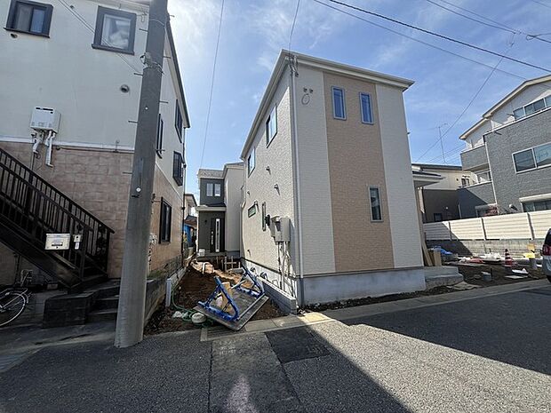 マイカースペースを1台分確保。現地で車幅と共にご確認ください。