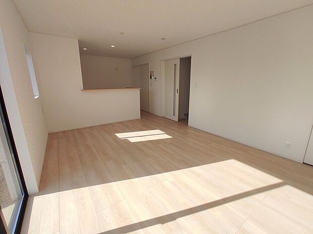 ご家族みんながゆったりくつろげる広々リビング。