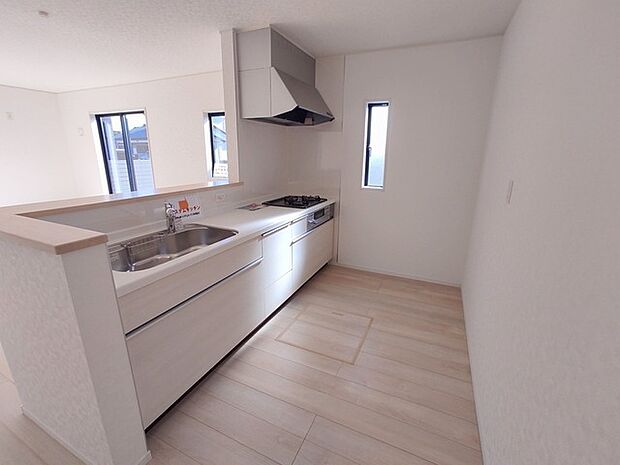 対面タイプなら、キッチン内にいながらご家族やお客様との会話が楽しめます。