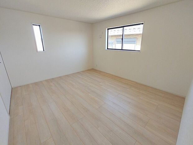 たっぷりの陽光に包まれる明るい住まいが、ここにあります。