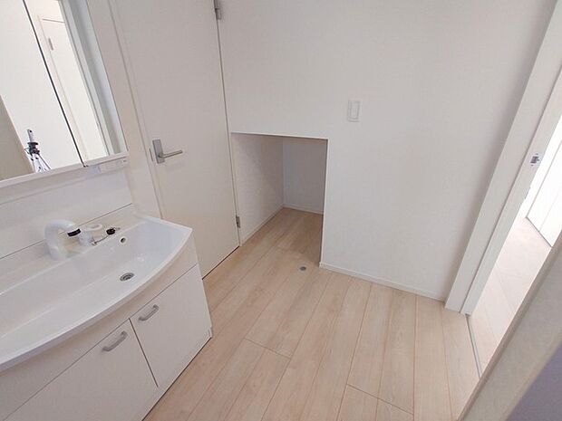 ドライヤーの風に包まれながら、今日一日の終わりを感じる。そんな、地味だけど決して無くてはならない、名脇役。