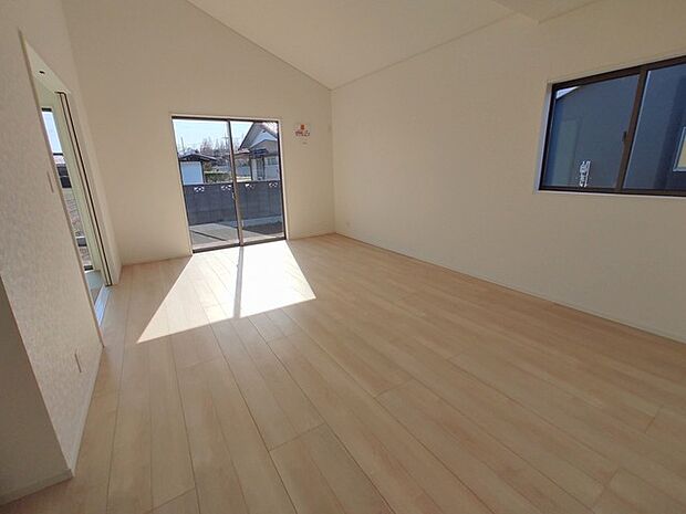 開放的なこの空間がお客様をお出迎えします。