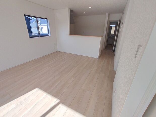 ご家族みんながゆったりくつろげる広々リビング。