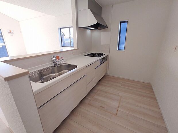 対面キッチンがご家族の温かい時間を演出。