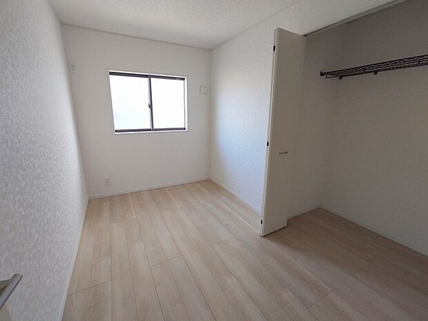 子供部屋には丁度良い洋室。